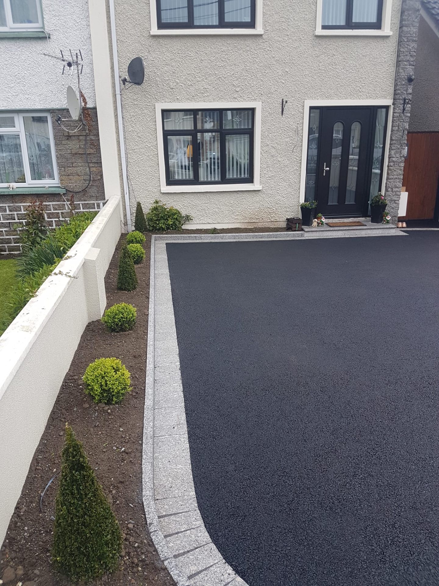 Premium tarmac driveway with granite border